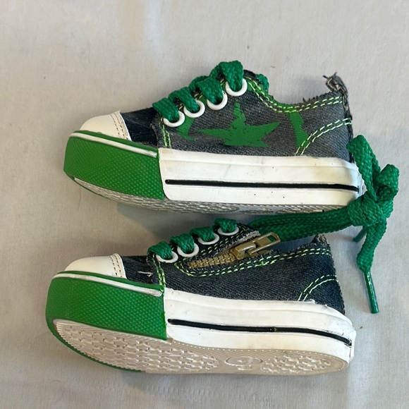 Twinkie-LIKE NEW Green and Black Sparkly Sneakers with Rubber Sole - Picture 4 of 8